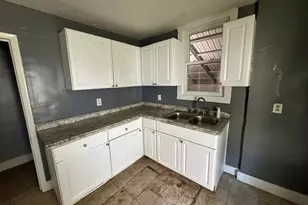 319 W 18th St, Lorain, OH 44052 - Photo 2