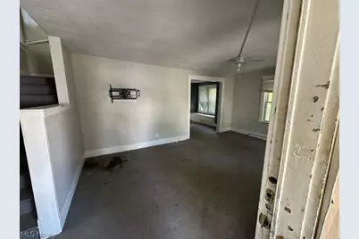 319 W 18th Street, Lorain, OH 44052 - Photo 4