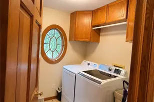136 Jade Cir, Canfield, OH 44406 - Photo 8