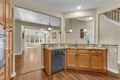574 Hyannis Port Circle, Avon Lake, OH 44012 - Photo 14