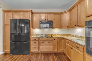 574 Hyannis Port Cir, Avon Lake, OH 44012 - Photo 12