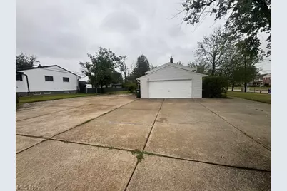 24051 Columbus Road, Huber Heights, OH 44146 - Photo 6