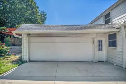 20860 Farnsleigh Road, Huber Heights, OH 44122 - Photo 4