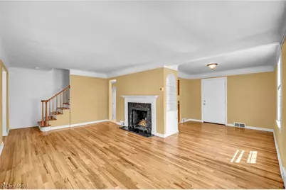 20860 Farnsleigh Road, Huber Heights, OH 44122 - Photo 10