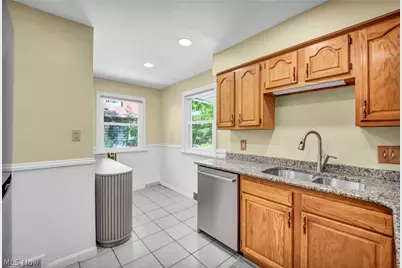 20860 Farnsleigh Road, Huber Heights, OH 44122 - Photo 16