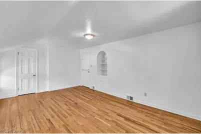 20860 Farnsleigh Road, Huber Heights, OH 44122 - Photo 24
