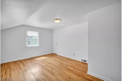20860 Farnsleigh Road, Huber Heights, OH 44122 - Photo 26