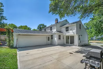 20860 Farnsleigh Road, Huber Heights, OH 44122 - Photo 6