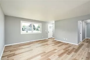 35477 Hobbie Dr, Eastlake, OH 44095 - Photo 2