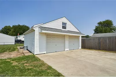 35477 Hobbie Drive, Eastlake, OH 44095 - Photo 6