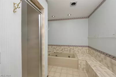 16 S Bentley Drive SE, Canton, OH 44709 - Photo 36