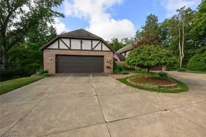 16 S Bentley Drive SE, Canton, OH 44709 - Photo 2