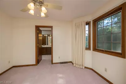 16 S Bentley Drive SE, Canton, OH 44709 - Photo 32