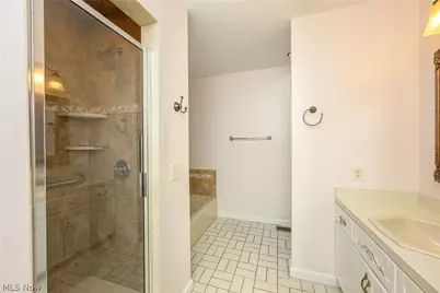 16 S Bentley Drive SE, Canton, OH 44709 - Photo 30