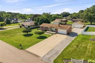 5570 Foxford St SW, Canton, OH 44706 - Photo 2
