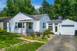 987 Country Club Dr, Zanesville, OH 43701 - Photo 1
