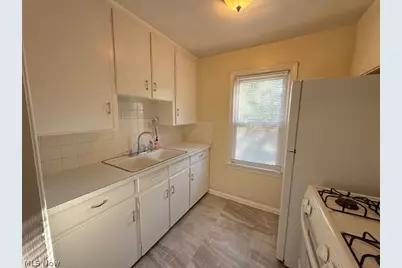 2042 13th Street SW #2, Cuyahoga Falls, OH 44223 - Photo 8