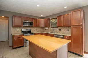 6526 Sugargrove Cir NE, Canton, OH 44721 - Photo 8