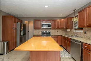 6526 Sugargrove Cir NE, Canton, OH 44721 - Photo 10