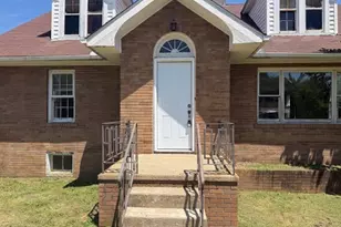1525 Roanoke Ave, Uhrichsville, OH 44683 - Photo 2