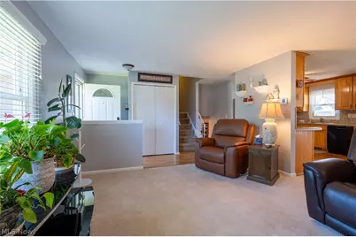 546 Fieldstone Drive, Amherst, OH 44001 - Photo 4