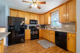 546 Fieldstone Dr, Amherst, OH 44001 - Photo 10