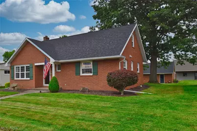 825 4th Street SW, New Philadelphia, OH 44663 - Photo 1