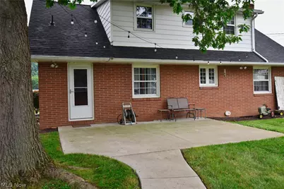 825 4th Street SW, New Philadelphia, OH 44663 - Photo 2