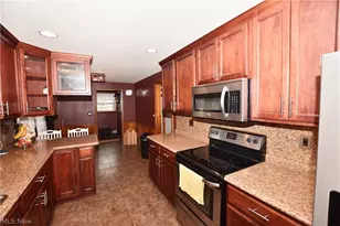 825 4th St SW, New Philadelphia, OH 44663 - Photo 8