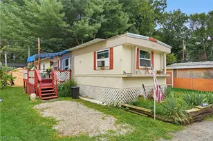 2349 Ivy Wy St NE, Canton, OH 44705 - Photo 1