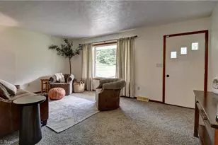 4216 Schumacher Hollow Rd SE, New Philadelphia, OH 44663 - Photo 4