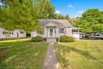 687 Elyria Avenue, Amherst, OH 44001 - Photo 2