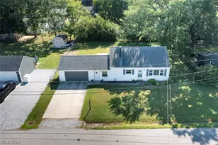 10191 Dupont Dr, Columbia Station, OH 44028 - Photo 2