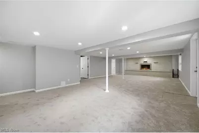 1097 Oak Tree Road, Akron, OH 44320 - Photo 22