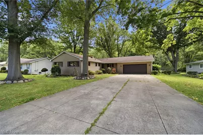 1097 Oak Tree Road, Akron, OH 44320 - Photo 2