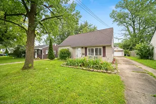 633 Vermont Dr, Lorain, OH 44052 - Photo 2