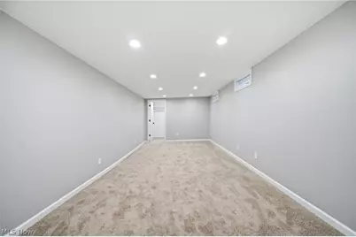 1097 Oak Tree Road, Akron, OH 44320 - Photo 22