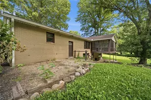 1097 Oak Tree Rd, Akron, OH 44320 - Photo 30
