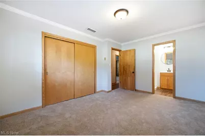 1097 Oak Tree Road, Akron, OH 44320 - Photo 10