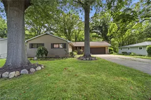 1097 Oak Tree Rd, Akron, OH 44320 - Photo 1