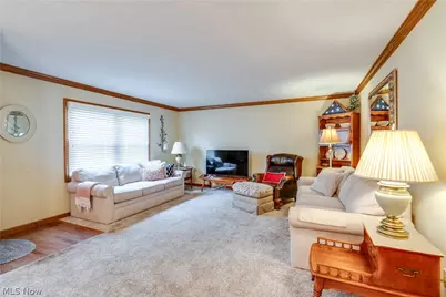 332 W Heatherwood Drive, Barberton, OH 44203 - Photo 6