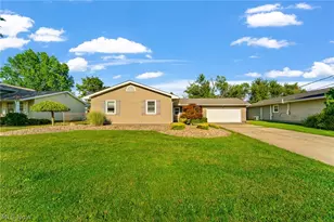 5566 Madrid Dr, Austintown, OH 44515 - Photo 2