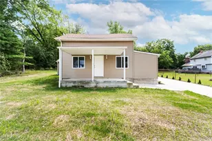9 Dravis Dr, Youngstown, OH 44515 - Photo 2