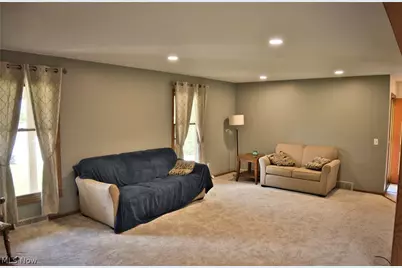 2758 Parkplace Drive, Uniontown, OH 44685 - Photo 10