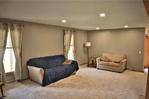2758 Parkplace Dr, Uniontown, OH 44685 - Photo 10