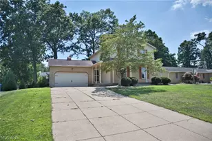 2758 Parkplace Dr, Uniontown, OH 44685 - Photo 2