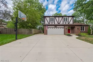 1470 Hawthorne Dr, Vermilion, OH 44089 - Photo 4