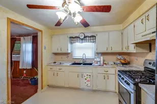 5622 Brentwood Ave NW, North Canton, OH 44720 - Photo 8