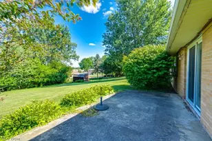 5622 Brentwood Ave NW, North Canton, OH 44720 - Photo 4