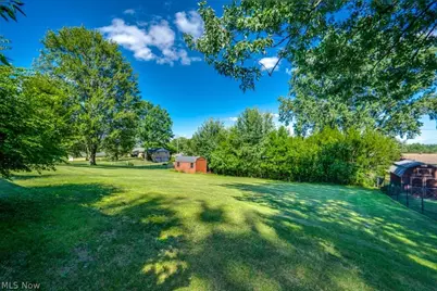 5622 Brentwood Avenue NW, North Canton, OH 44720 - Photo 2